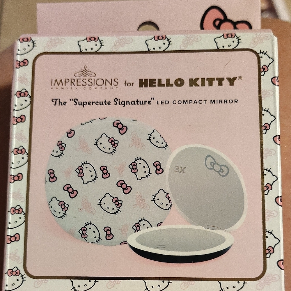 Hello Kitty LED Compact Mirror